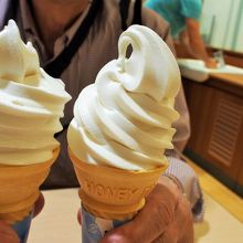 地下一階のフードコート。ソフトクリームは１５０円！