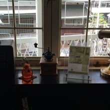 落ち着いた雰囲気の店内。