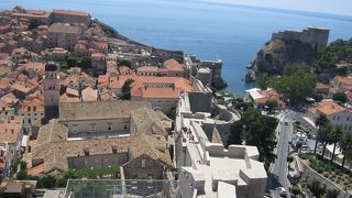 旧市街の入り口です