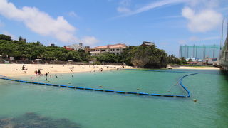 那覇市内のビーチ