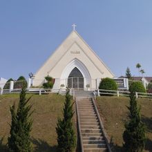 ピラミッド型！？な教会です。