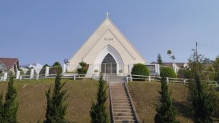 こじんまりした教会。