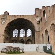 巨大な建物は驚きです