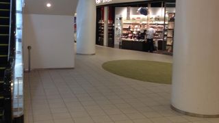 使い勝手のいいショッピングセンターです。