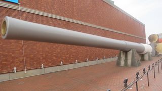 建物の周囲にも色々展示してあります