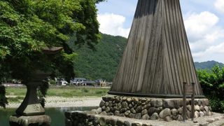 古い感じの燈台