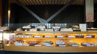 緑が美しいうぐいす餅