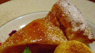 ケーキと紅茶をいただきました。もうひと工夫あると嬉しいかな～