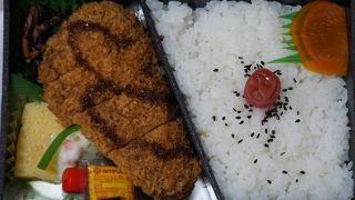 構内の駅弁屋さん