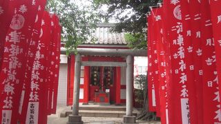 小さな神社ですが神社らしい雰囲気だと思いました
