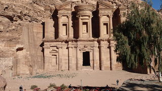 遺跡の奥へ登って行くと辿り着けるスポット。壮大な遺跡です。景色も良く見所有り。