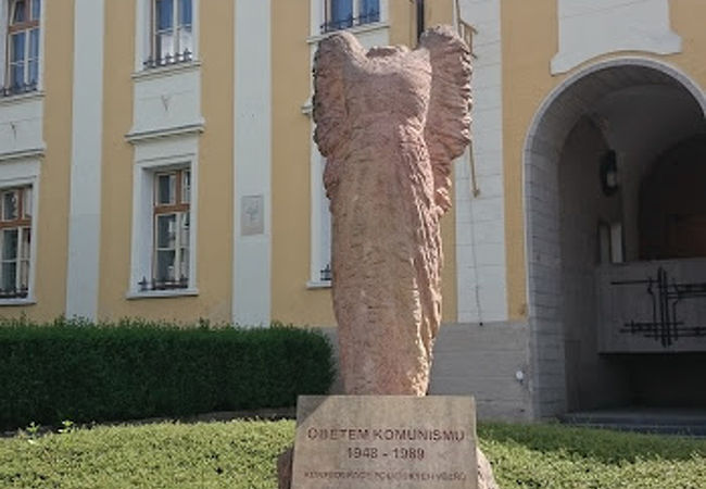 共産主義犠牲者の追悼碑