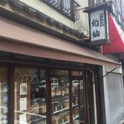 歴史を感じさせる店構え