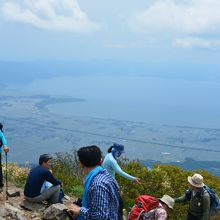 山頂からの猪苗代湖