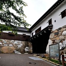 横から見た鉄御門