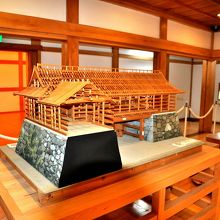 ヒノキの香りが全体を包む