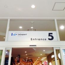 駐車場からの入口