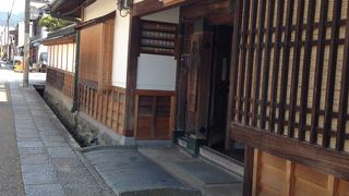 古い街並みをぶらぶらと