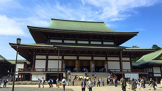 新勝寺でお参りするメイン建築！！