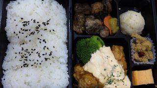 塚田農場弁当　チキン南蛮と炭火焼