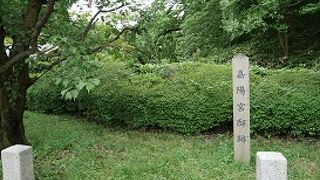 居宅跡の石碑建つのみ