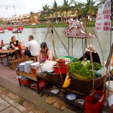 川沿いのカオラウ屋さん 美味いです