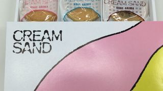 一番目立つ立地にある炭酸クリームサンドを売っているお店です。