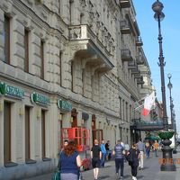 ライトアップされた外観とはちょっとイメージ違うような