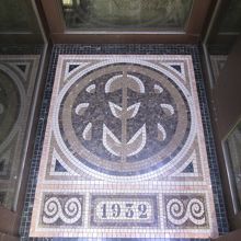 エレベーターの床