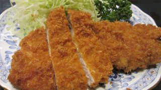 衣はカリッとしながら肉はジューシーな浅草の老舗とんかつ屋
