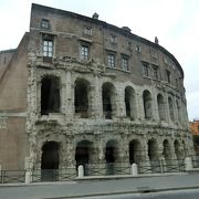 コロッセオの手本となった古代劇場