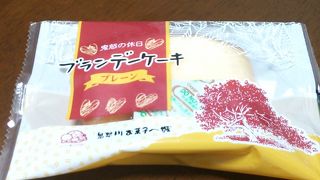 さまざまなお菓子が売られているお店