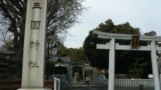 「三角石鳥居」など珍しい史跡色々