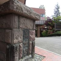 正面エントランス付近