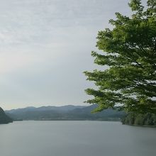 南側から撮った花山湖