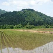 高台に浮かぶ城