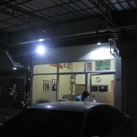 あまり人のいない入口