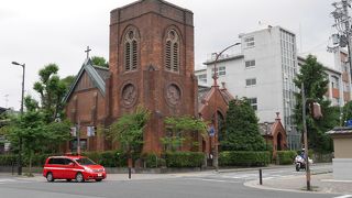 趣有る煉瓦造りの聖堂