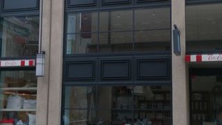 カフェはテイクアウトのみ