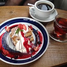 この時はいちごのスコーンサンドがありました