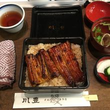 うな重（2／3尾）税込￥2,500、肝吸いは別料金