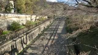 船を運んでいた