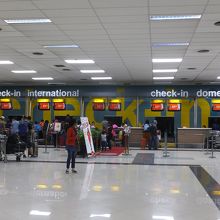 ターミナル3：エアアジアのチェックインカウンター