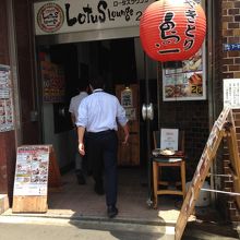 ここから地下に下ります