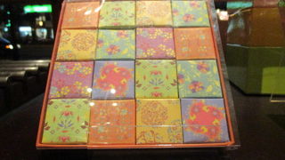 お土産に頂くホテルオークラプレステージのパイナップルケーキ