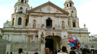 キアポマーケットの中心にある由緒正しき教会