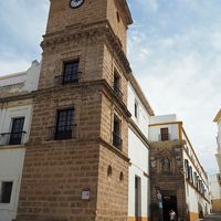 右奥にあるのがホテルの入口です