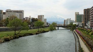北上川と岩手山