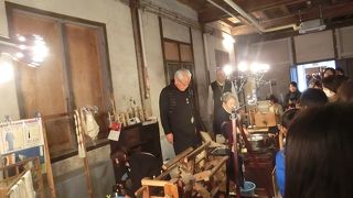 フランス式繰糸機実演をしていた