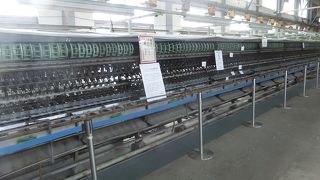 繰糸場には繰糸機の保存とビデオ放映があります